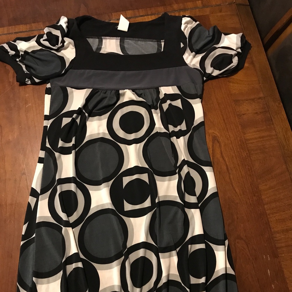 Adorable dress silky soft
